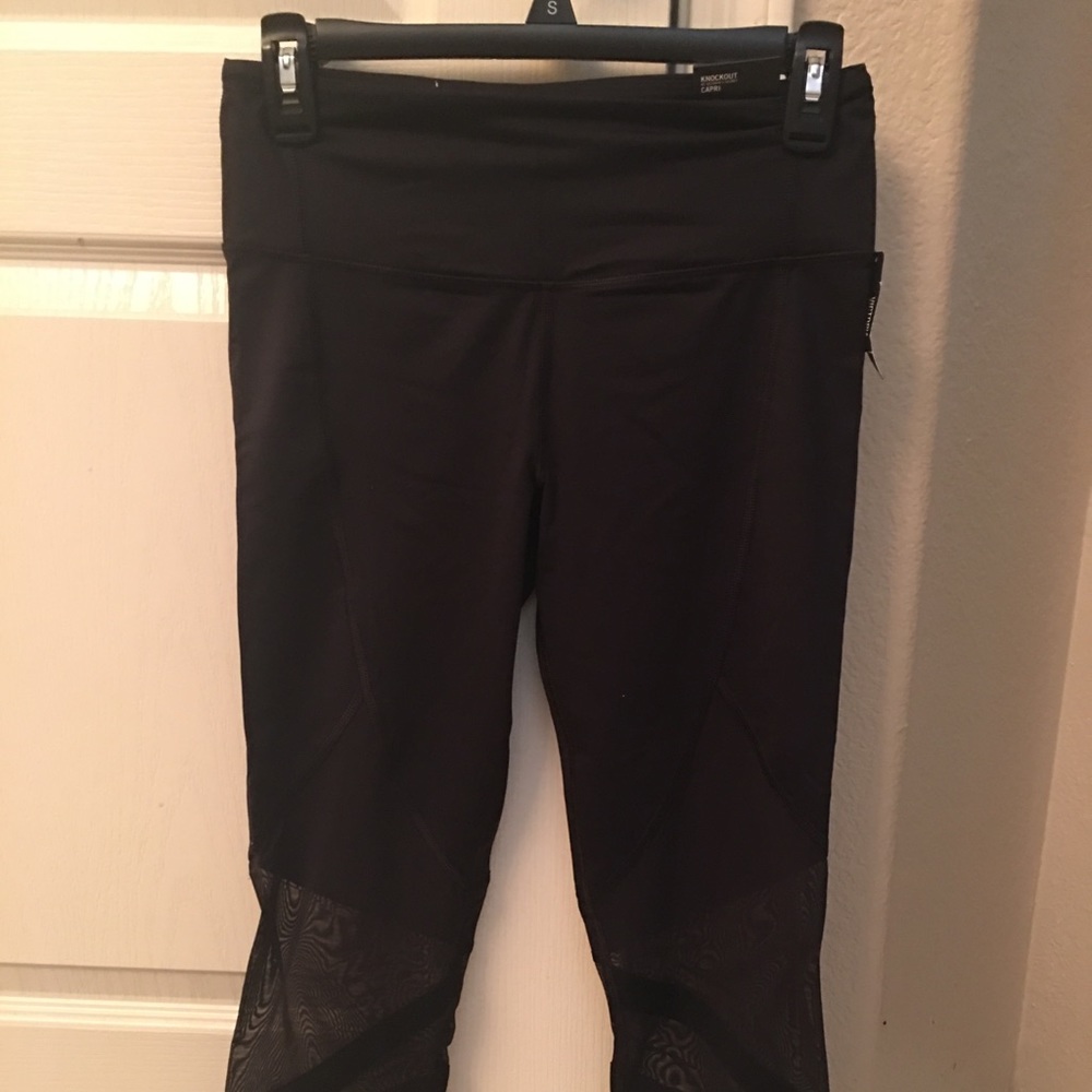 Victoria’s Secret Sport capris